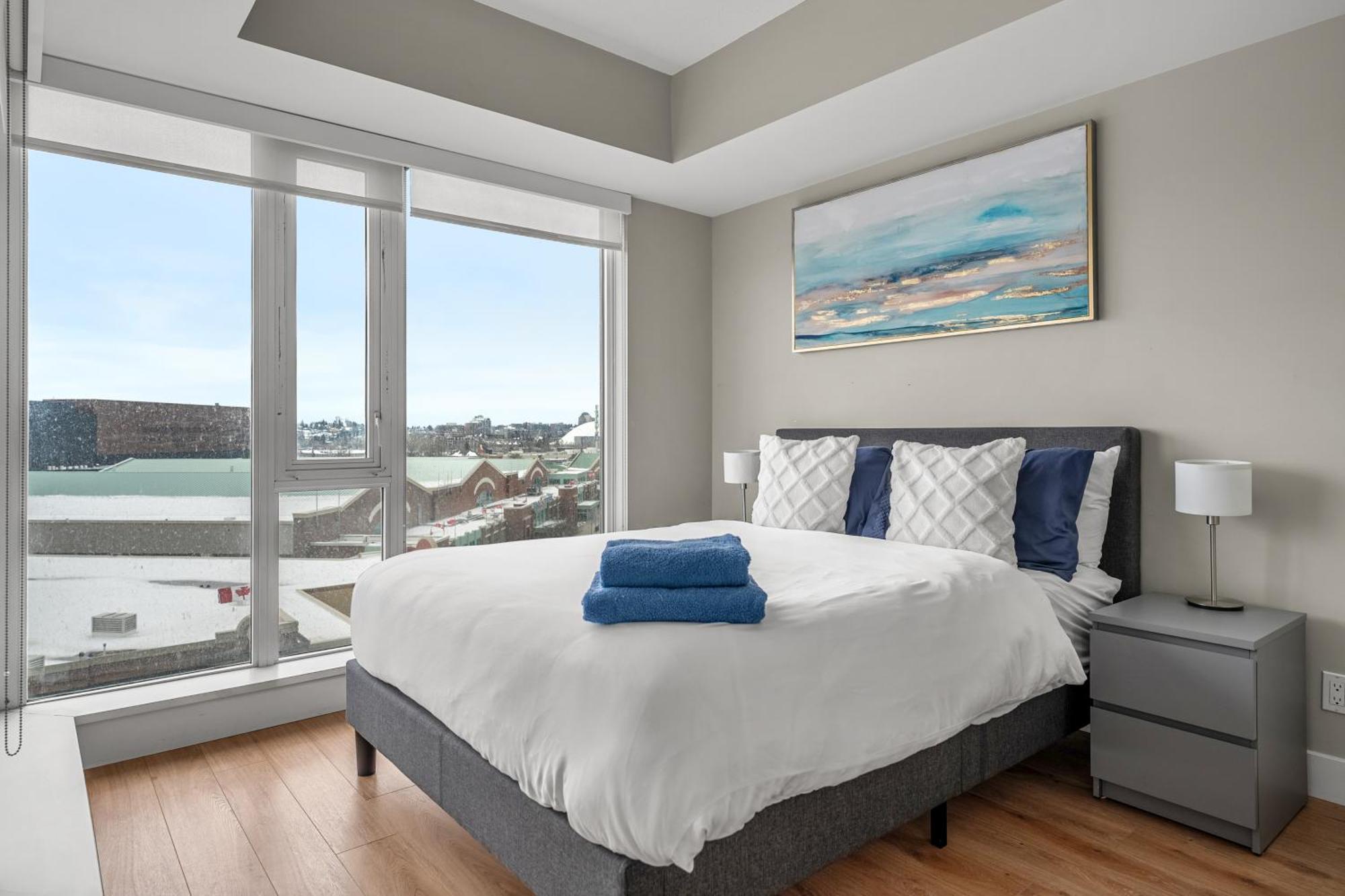 Unbeatable Downtown Experience- Walk To Bars, Casino, Stampede & Saddledome Plus Bonus Banff Pass, Parking & Wine! YYC Exterior foto